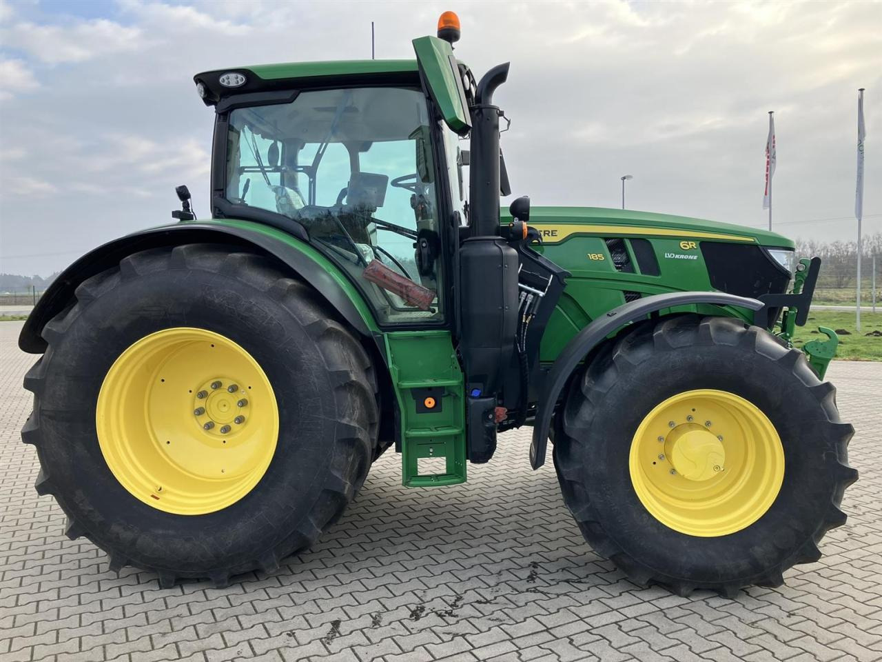 John Deere 6R 185 - Трактор: снимка 2 John Deere 6R 185 - Трактор: снимка 2