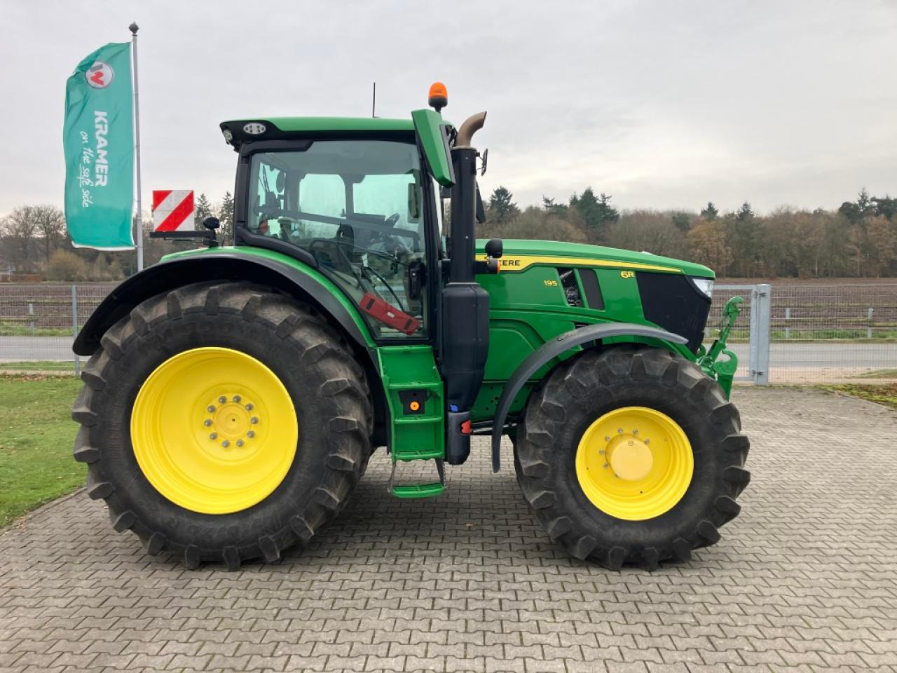 John Deere 6R 195 - Трактор: снимка 1 John Deere 6R 195 - Трактор: снимка 1