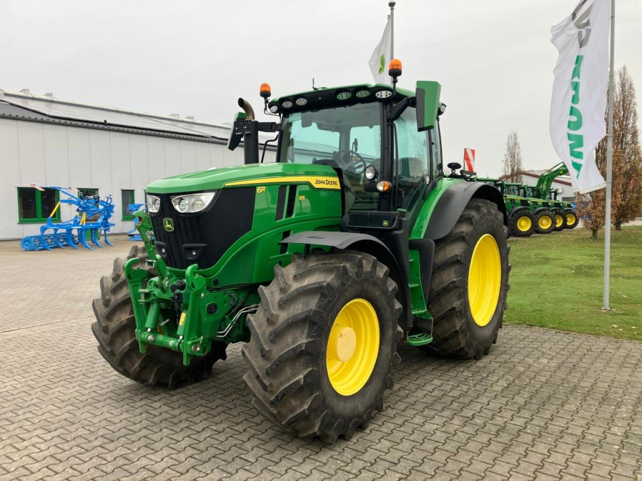 John Deere 6R 195 - Трактор: снимка 4 John Deere 6R 195 - Трактор: снимка 4