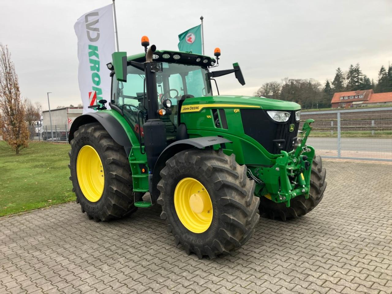 John Deere 6R 195 - Трактор: снимка 2 John Deere 6R 195 - Трактор: снимка 2