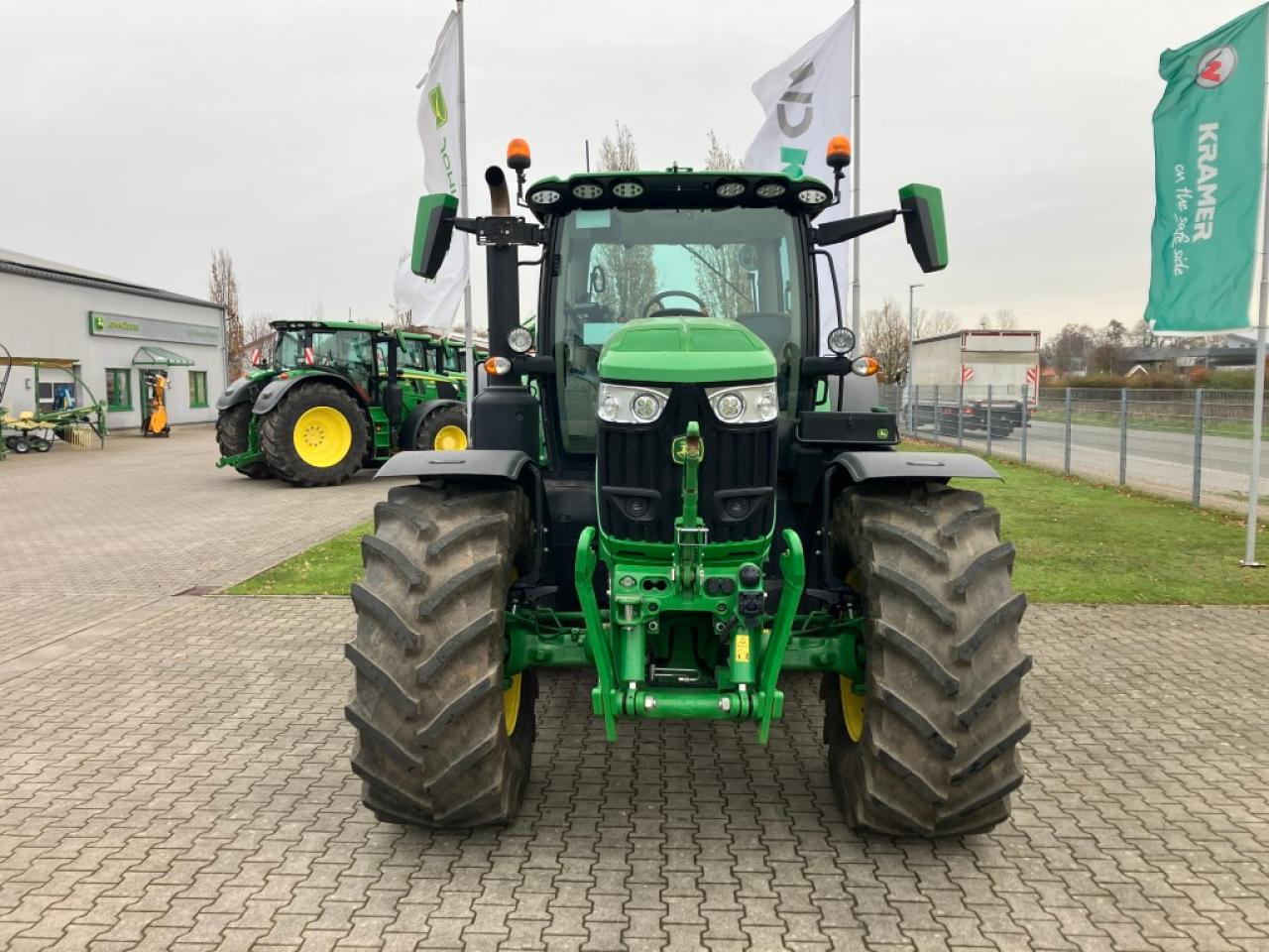 John Deere 6R 195 - Трактор: снимка 3 John Deere 6R 195 - Трактор: снимка 3