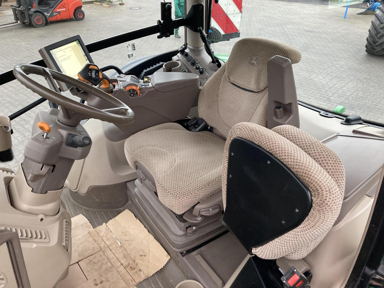 John Deere 6R 215 - Трактор: снимка 5 John Deere 6R 215 - Трактор: снимка 5