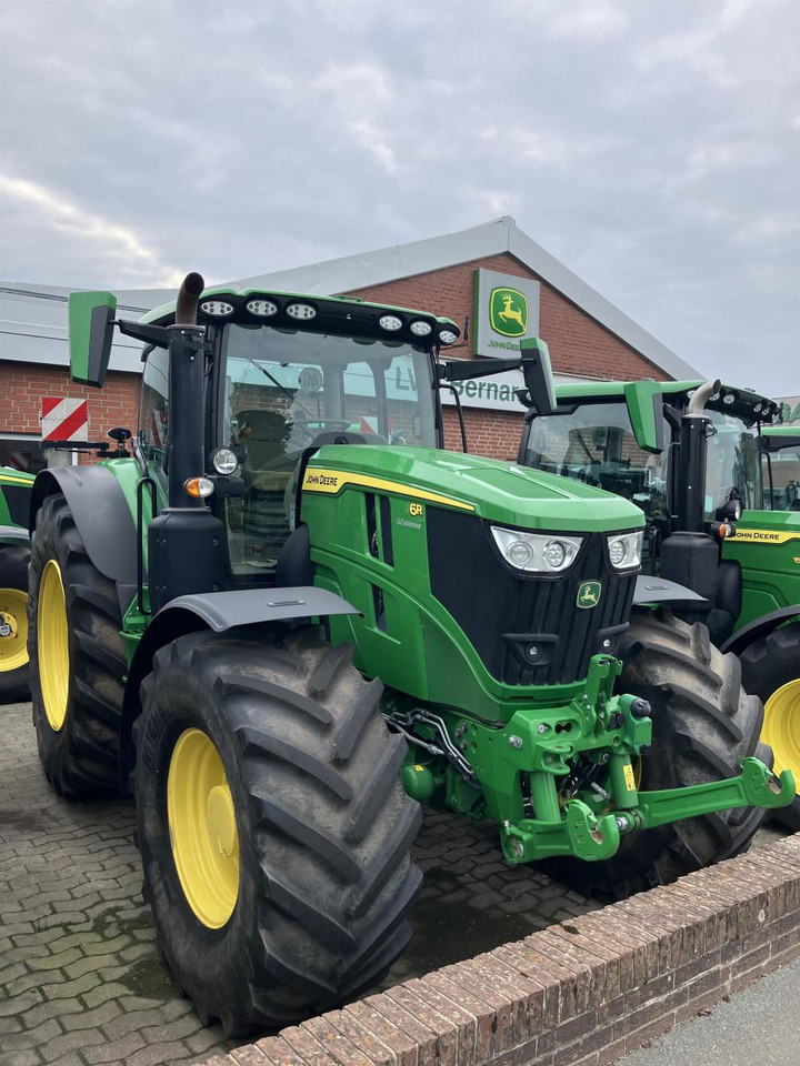 John Deere 6R 215 - Трактор: снимка 2 John Deere 6R 215 - Трактор: снимка 2