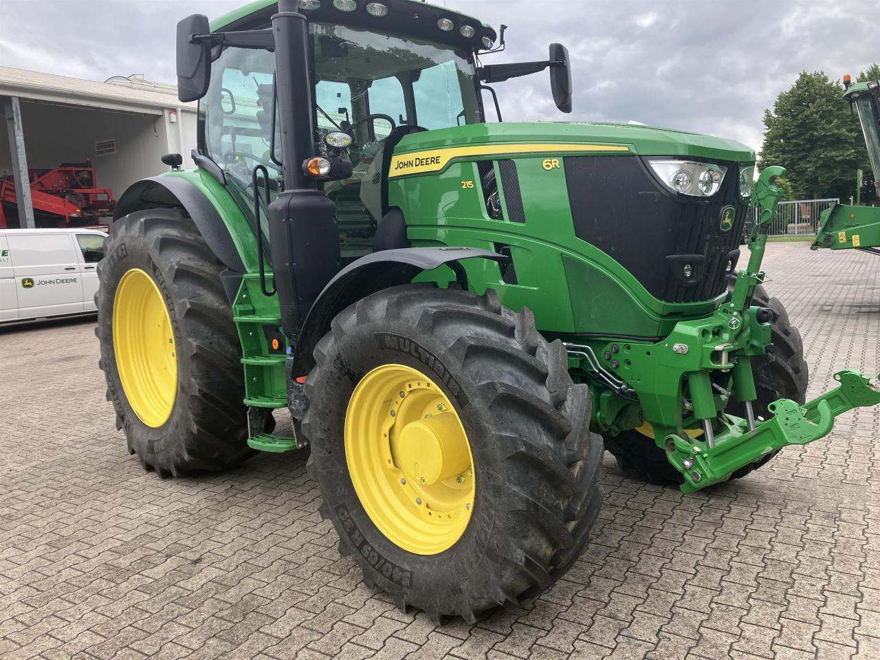 John Deere 6R 215 - Трактор: снимка 2 John Deere 6R 215 - Трактор: снимка 2