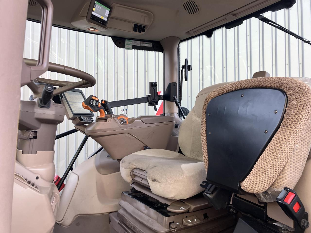 John Deere 6R 215 - Трактор: снимка 5 John Deere 6R 215 - Трактор: снимка 5