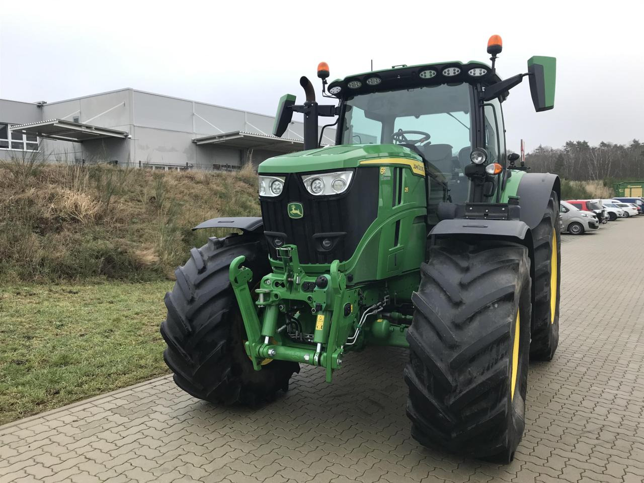 John Deere 6R 215 - Трактор: снимка 5 John Deere 6R 215 - Трактор: снимка 5