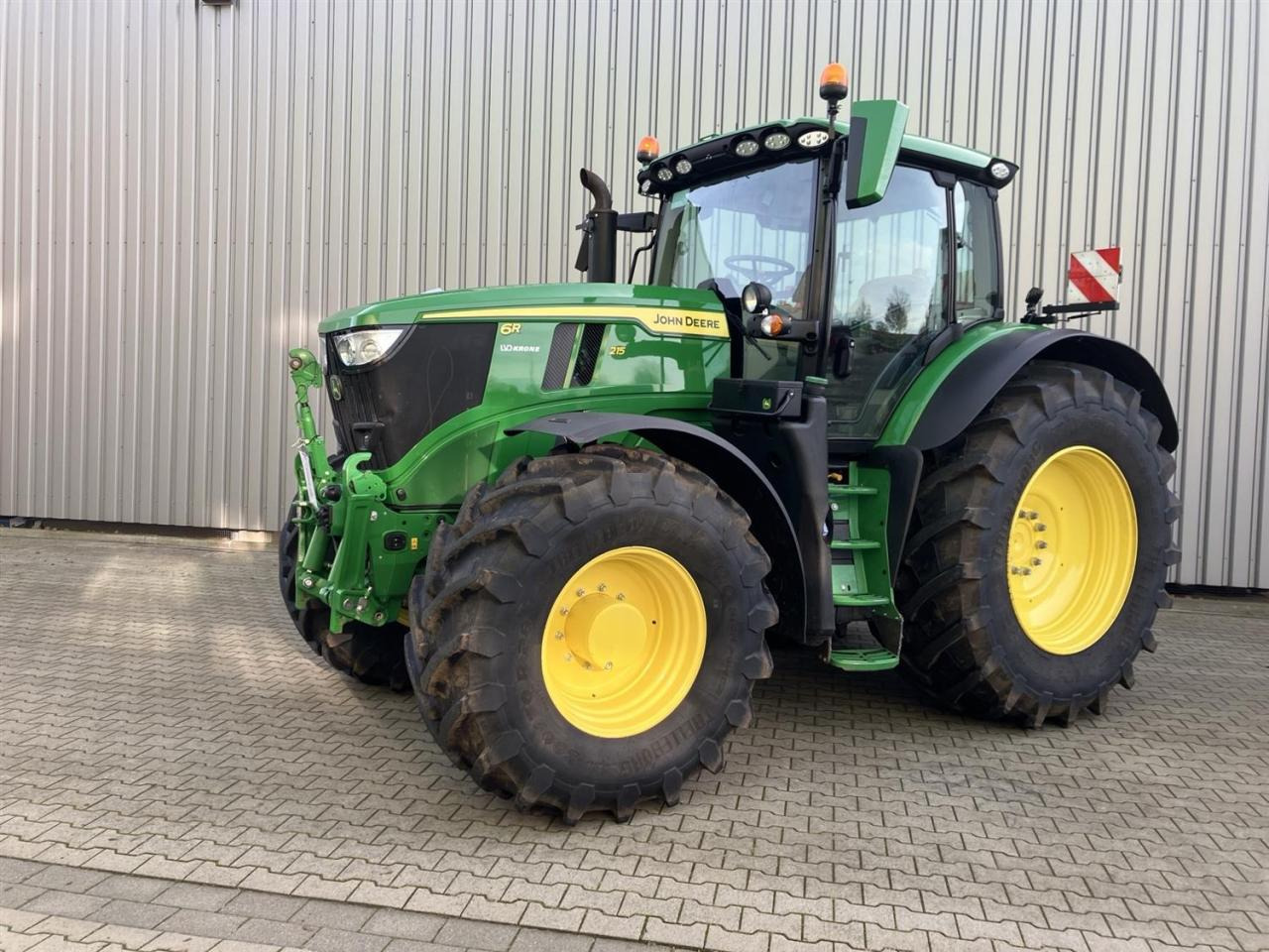 John Deere 6R 215 - Трактор: снимка 1 John Deere 6R 215 - Трактор: снимка 1