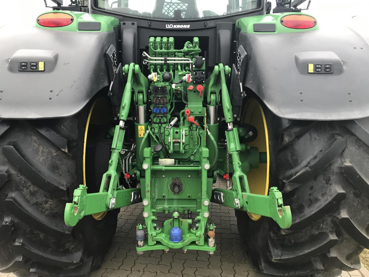 John Deere 6R 215 - Трактор: снимка 4 John Deere 6R 215 - Трактор: снимка 4