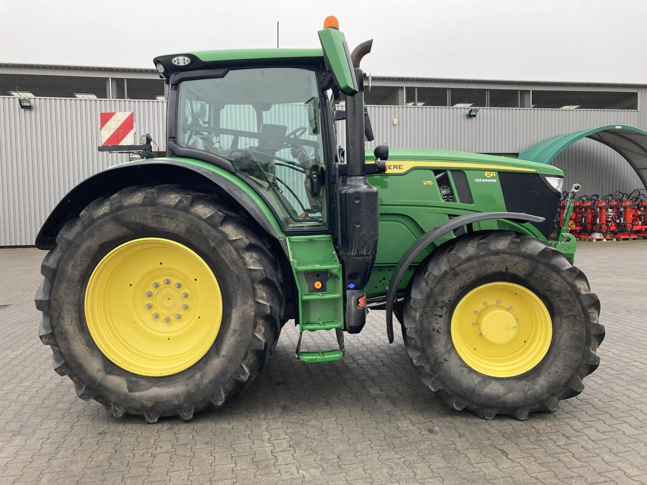 John Deere 6R 215 - Трактор: снимка 4 John Deere 6R 215 - Трактор: снимка 4