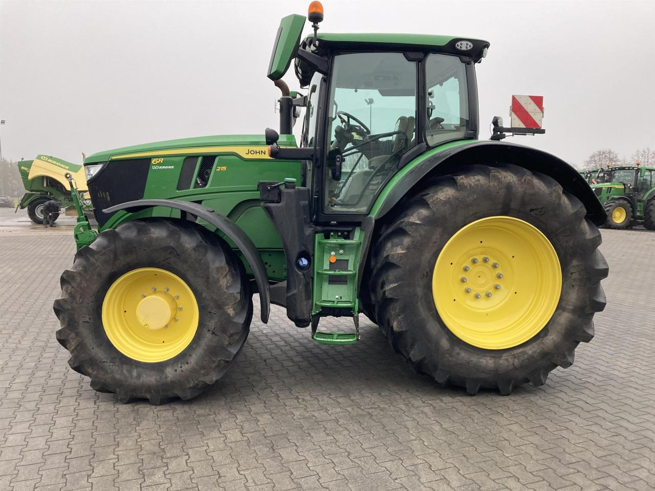 John Deere 6R 215 - Трактор: снимка 2 John Deere 6R 215 - Трактор: снимка 2
