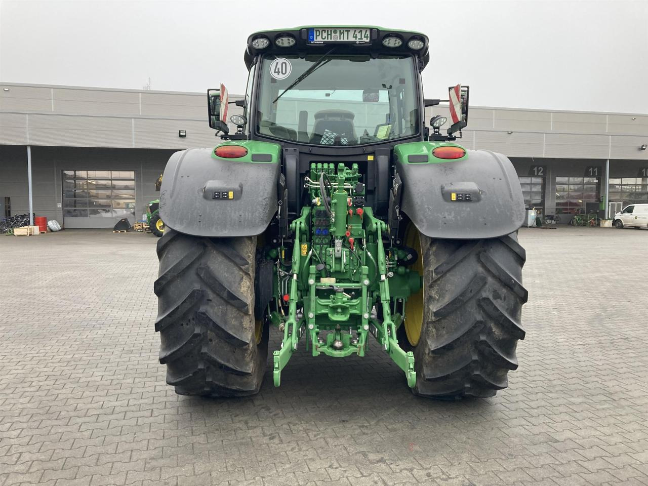 John Deere 6R 215 - Трактор: снимка 3 John Deere 6R 215 - Трактор: снимка 3