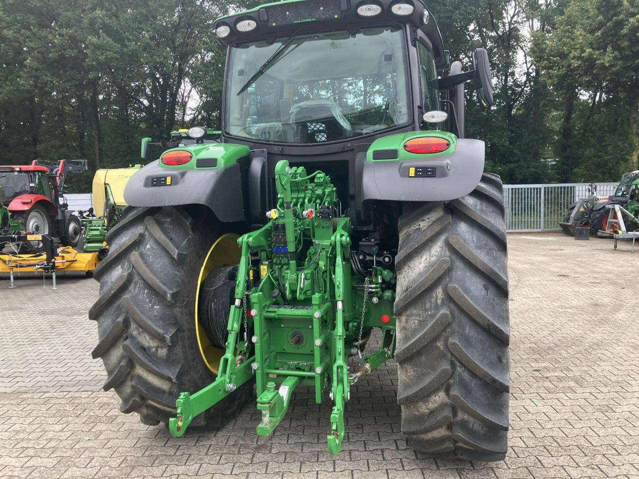 John Deere 6R 215 - Трактор: снимка 3 John Deere 6R 215 - Трактор: снимка 3