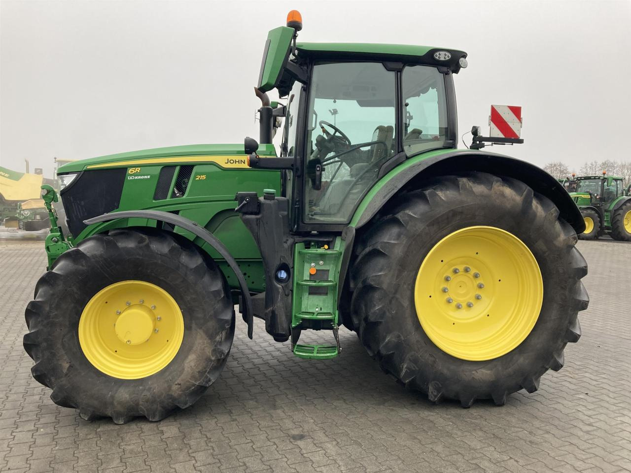 John Deere 6R 215 - Трактор: снимка 2 John Deere 6R 215 - Трактор: снимка 2