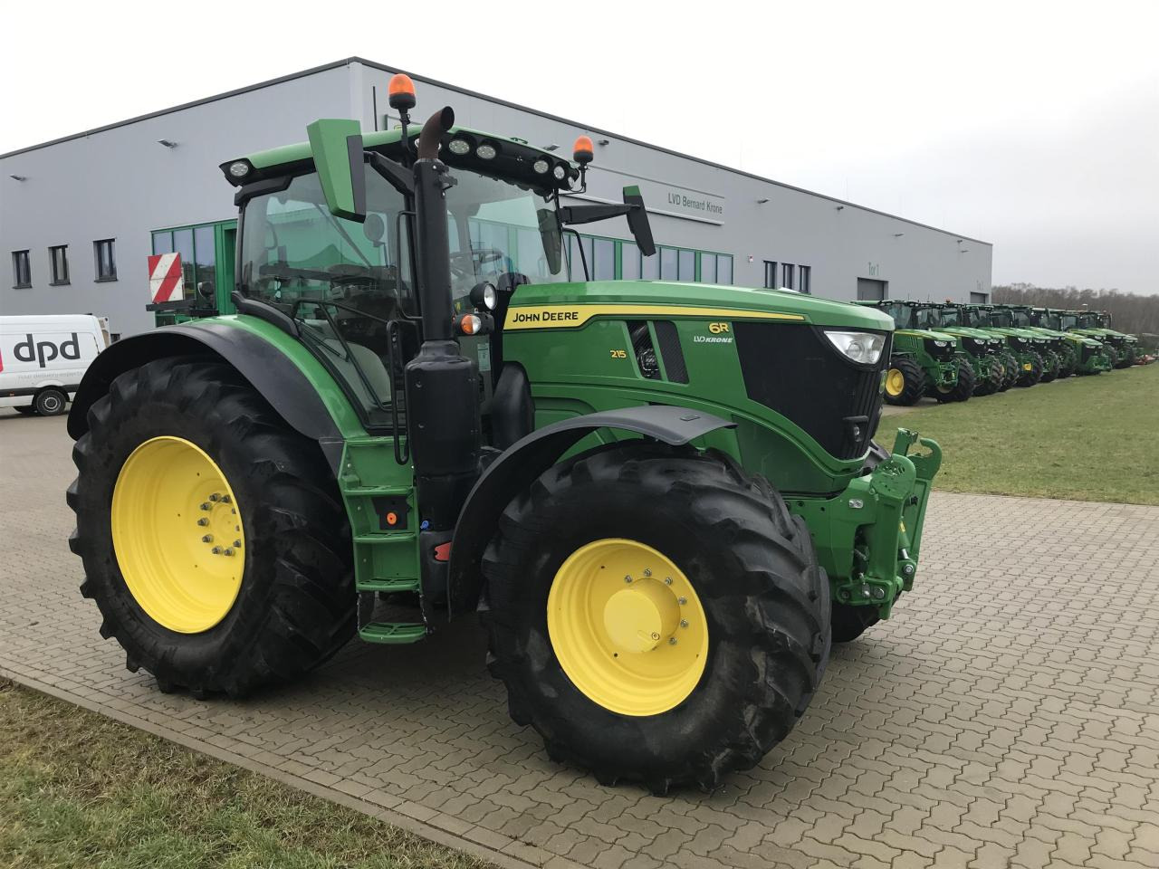 John Deere 6R 215 - Трактор: снимка 2 John Deere 6R 215 - Трактор: снимка 2
