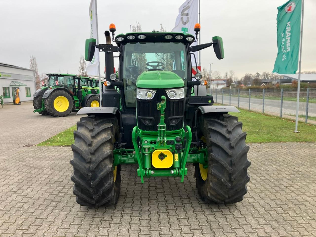 John Deere 6R 215 - Трактор: снимка 3 John Deere 6R 215 - Трактор: снимка 3