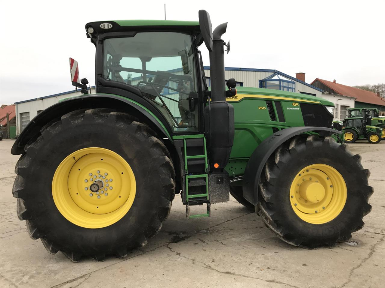 John Deere 6R 250 - Трактор: снимка 2 John Deere 6R 250 - Трактор: снимка 2