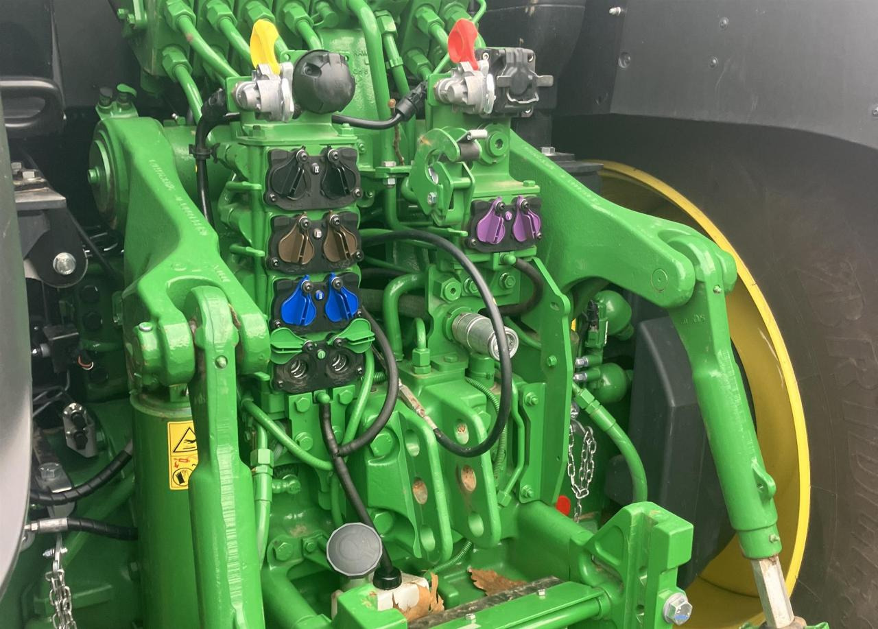 John Deere 6R 250 - Трактор: снимка 3 John Deere 6R 250 - Трактор: снимка 3