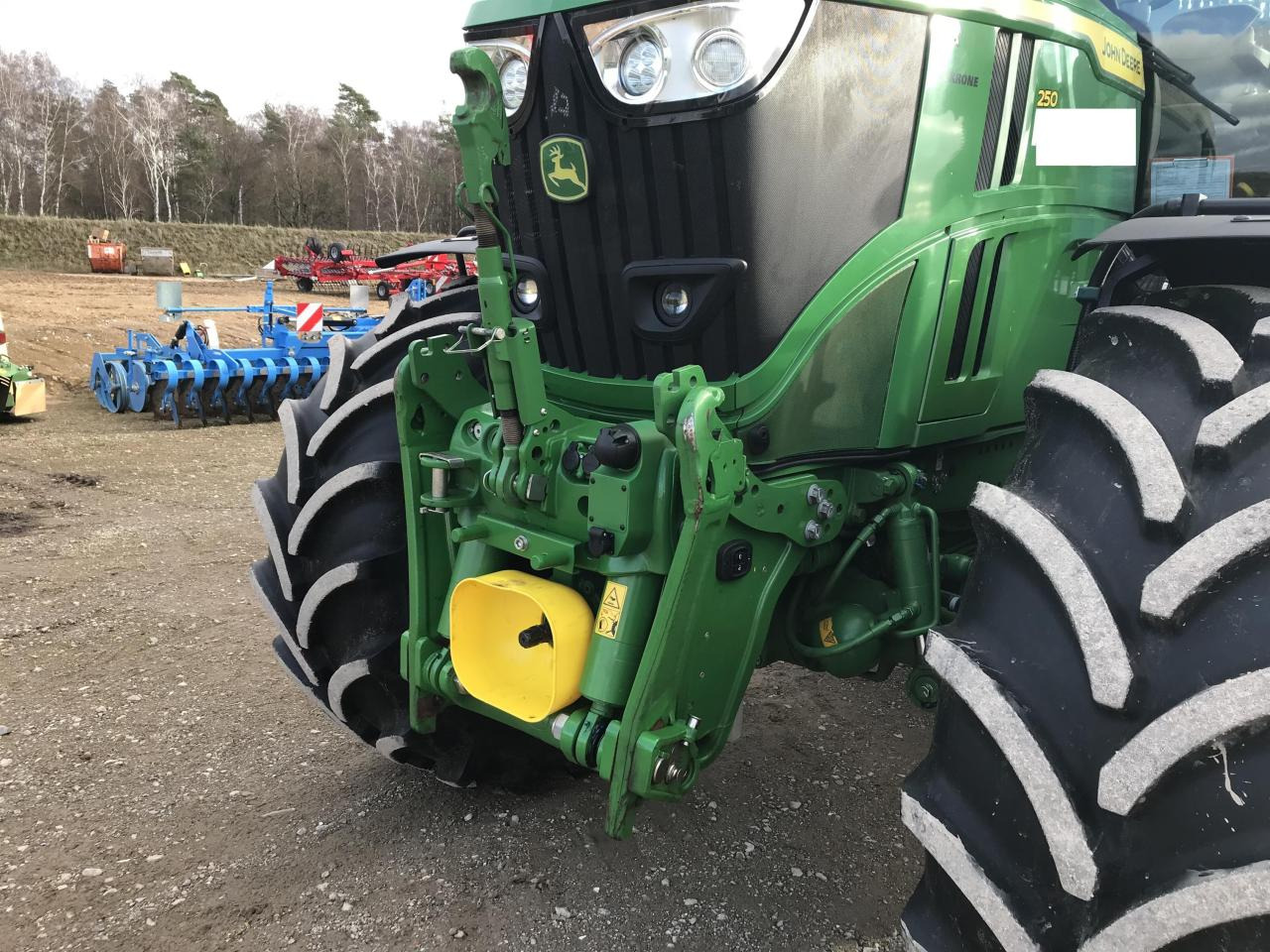 John Deere 6R 250 - Трактор: снимка 4 John Deere 6R 250 - Трактор: снимка 4