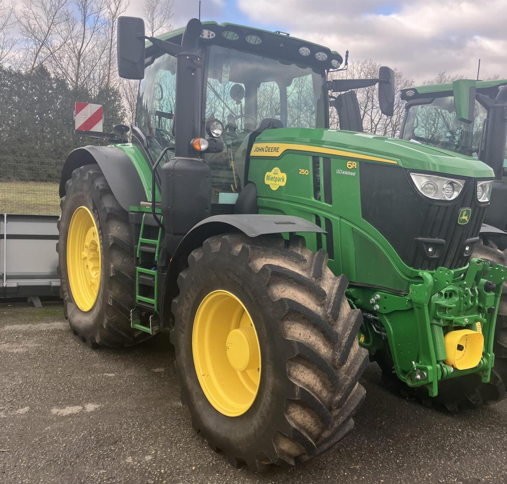 John Deere 6R 250 - Трактор: снимка 1 John Deere 6R 250 - Трактор: снимка 1