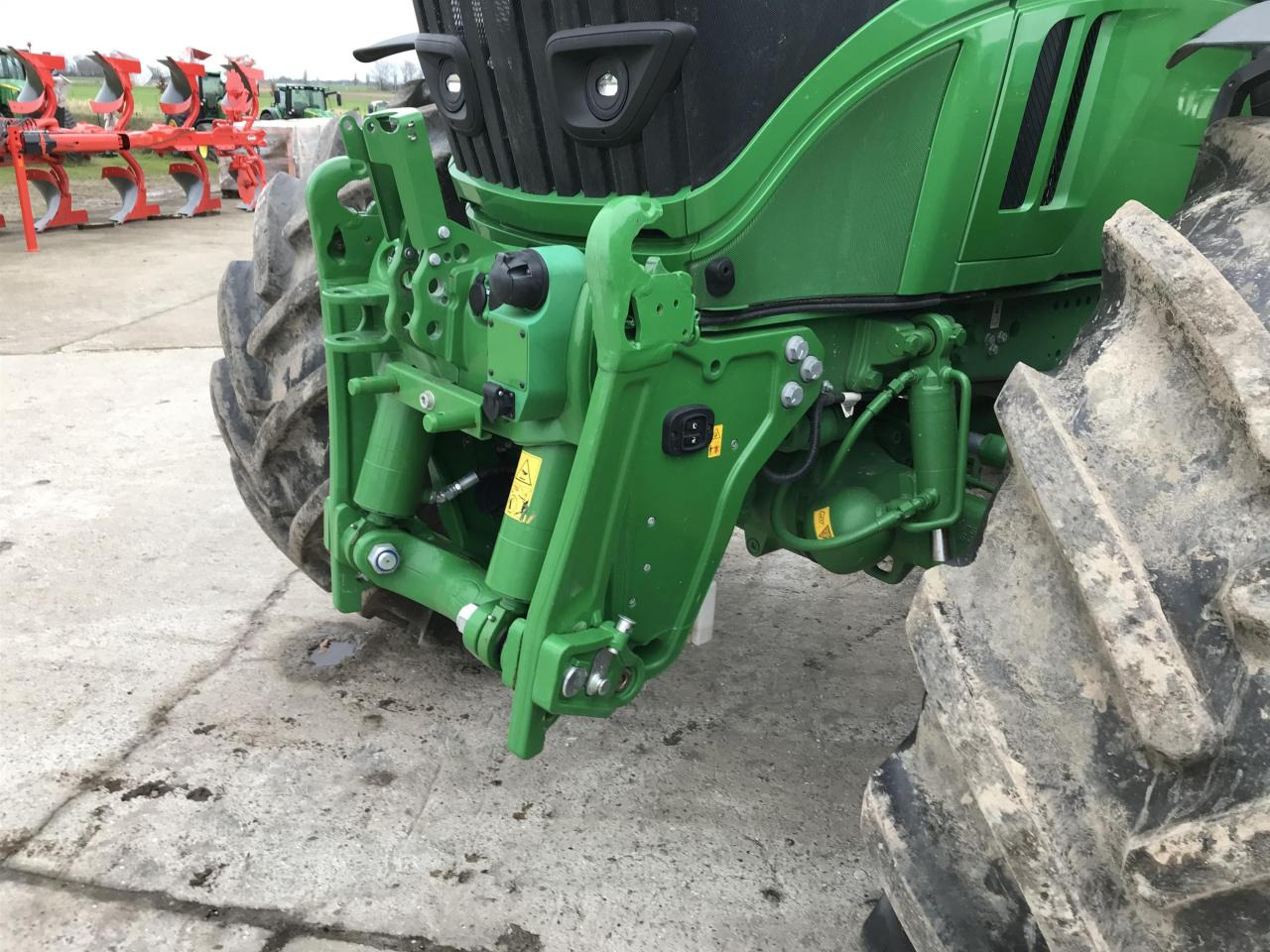 John Deere 6R 250 - Трактор: снимка 4 John Deere 6R 250 - Трактор: снимка 4