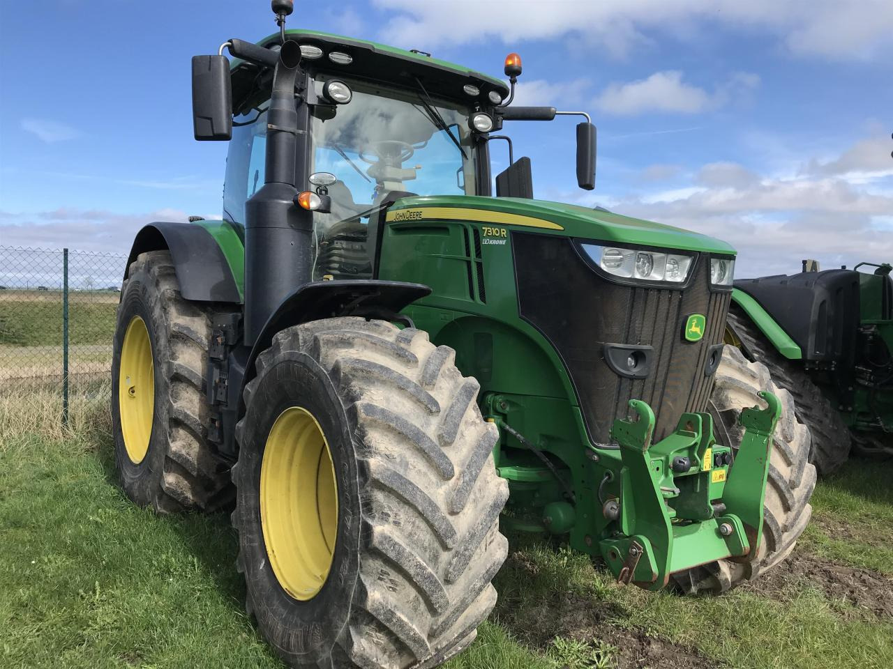 John Deere 7310R - Трактор: снимка 2 John Deere 7310R - Трактор: снимка 2