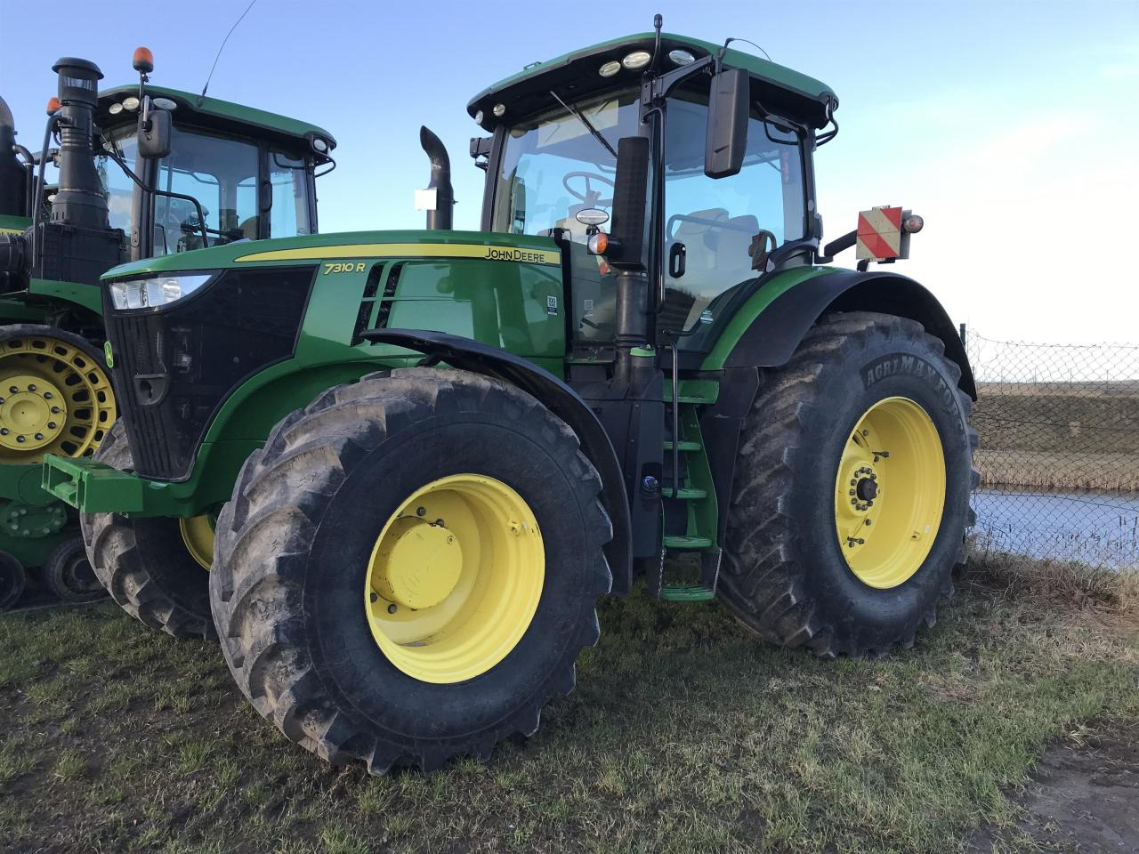 John Deere 7310R - Трактор: снимка 2 John Deere 7310R - Трактор: снимка 2