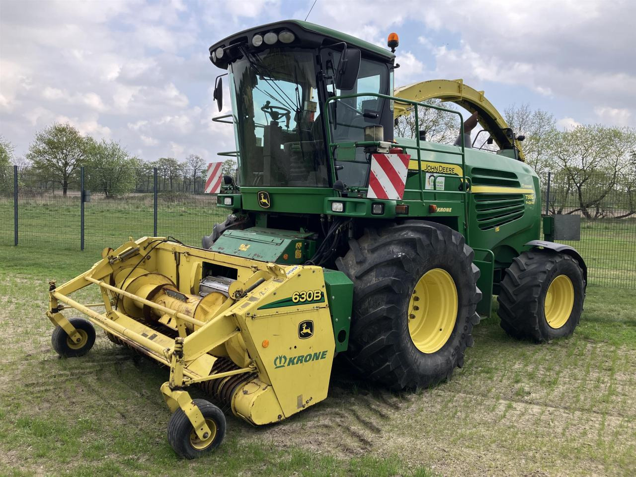 John Deere 7380 - Силажокомбайн: снимка 1 John Deere 7380 - Силажокомбайн: снимка 1
