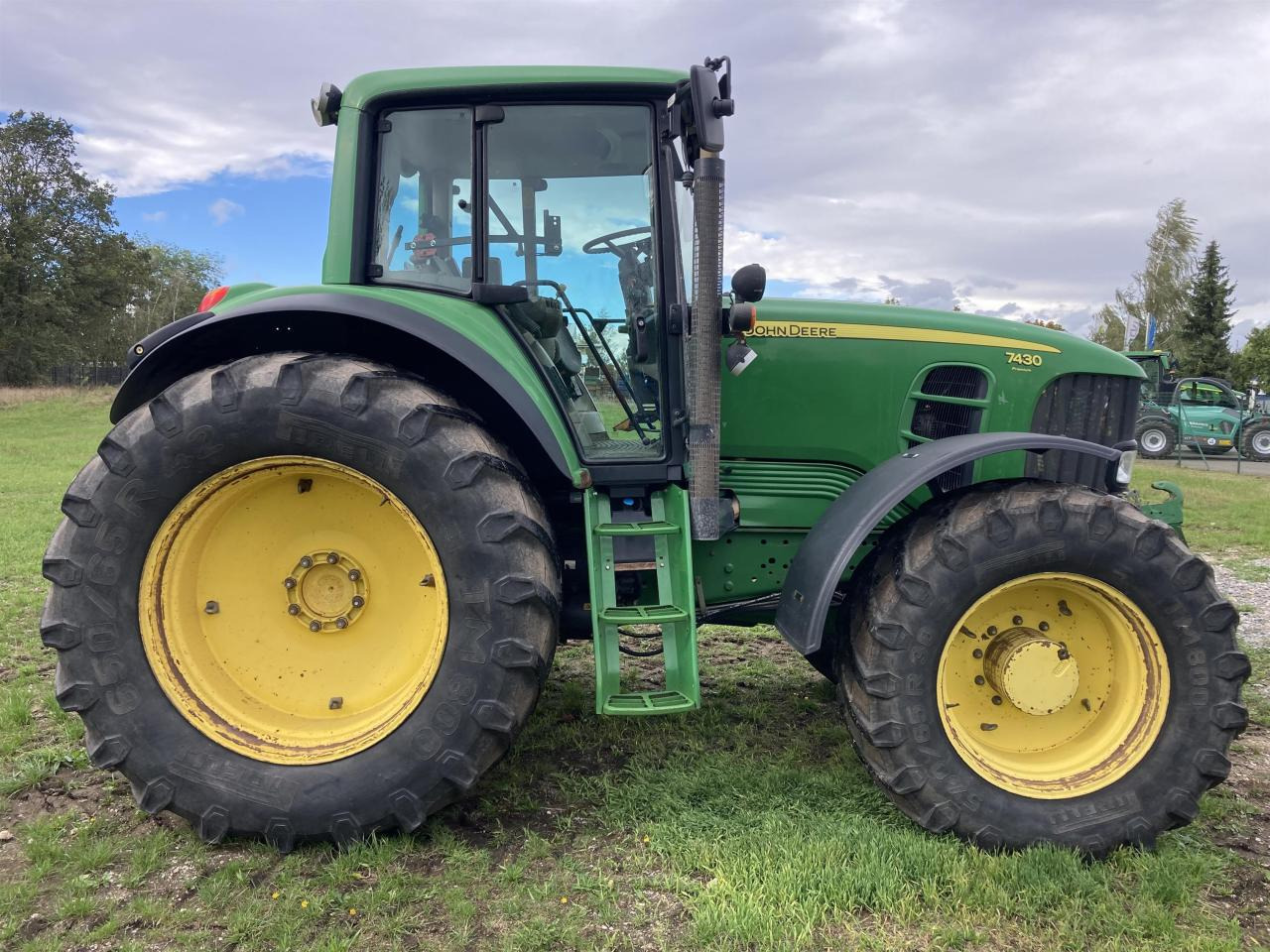 John Deere 7430 - Трактор: снимка 4 John Deere 7430 - Трактор: снимка 4