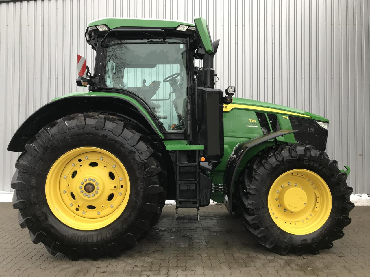 John Deere 7R 310 (MY21) - Трактор: снимка 2 John Deere 7R 310 (MY21) - Трактор: снимка 2
