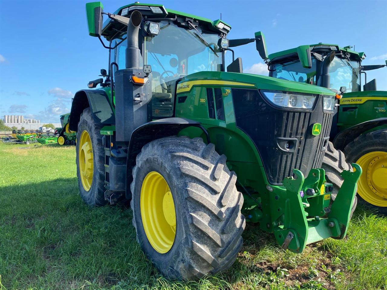 John Deere 7R 330 - Трактор: снимка 2 John Deere 7R 330 - Трактор: снимка 2