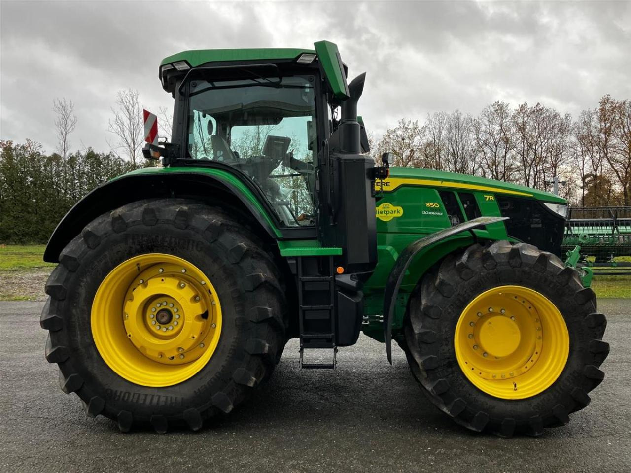 John Deere 7R 350 - Трактор: снимка 2 John Deere 7R 350 - Трактор: снимка 2