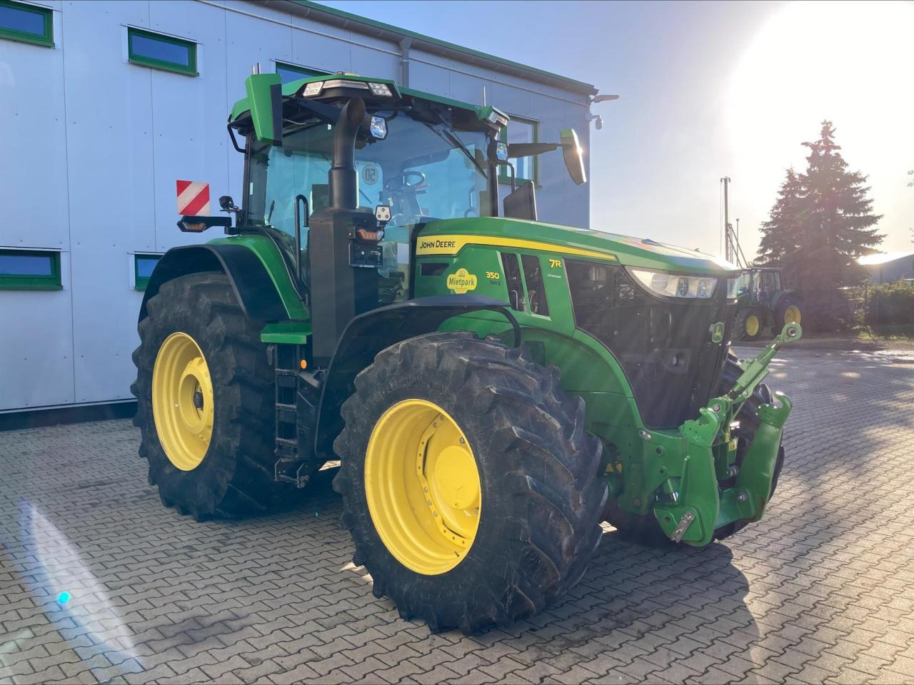 John Deere 7R 350 - Трактор: снимка 2 John Deere 7R 350 - Трактор: снимка 2