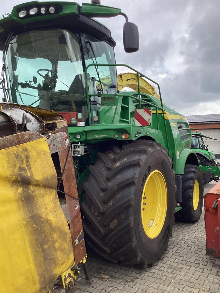 John Deere 8300 - Силажокомбайн: снимка 1 John Deere 8300 - Силажокомбайн: снимка 1