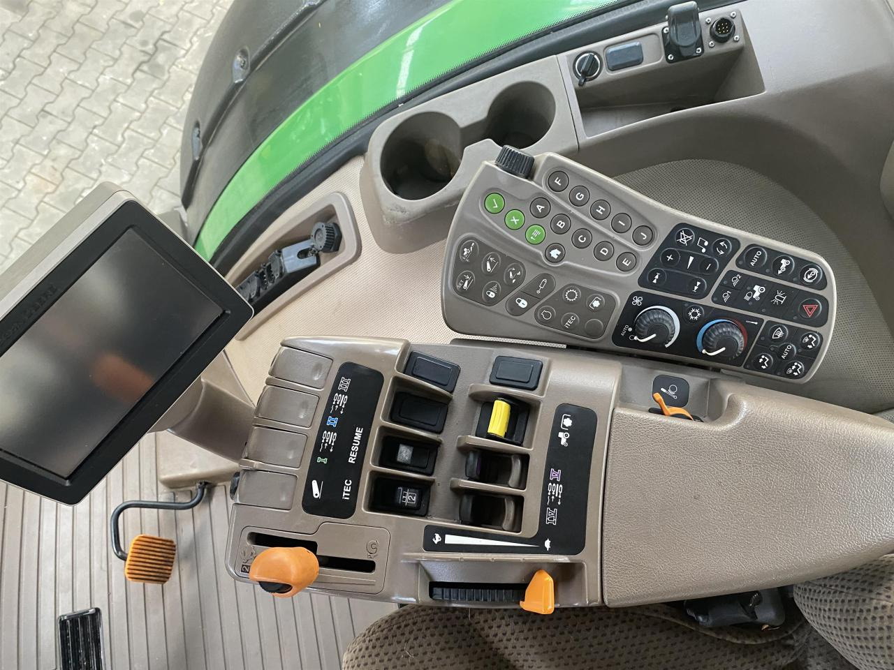 Трактор John Deere 8360R: снимка 10