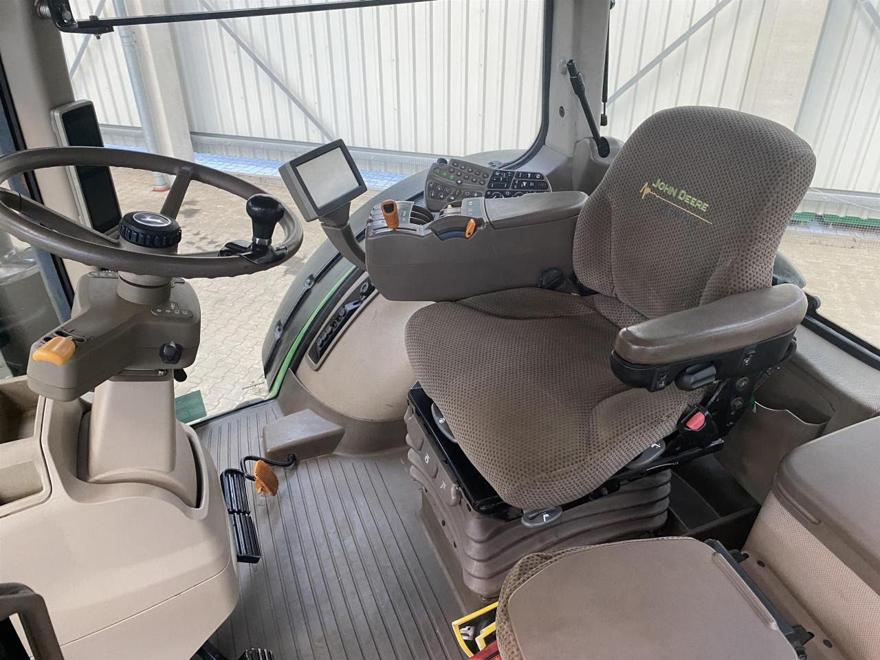 Трактор John Deere 8360R: снимка 9