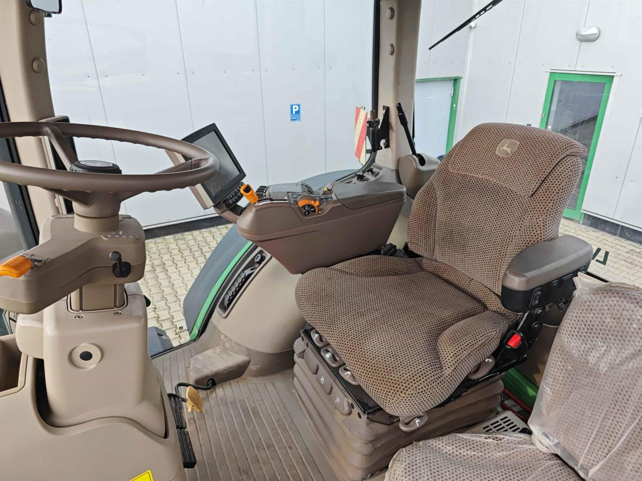 Трактор John Deere 8370R: снимка 10