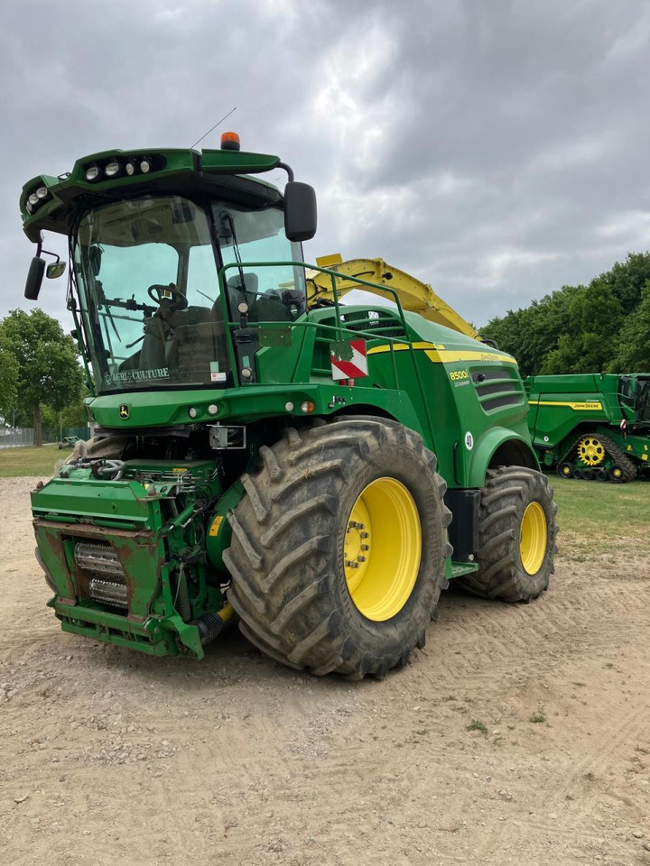 John Deere 8500 - Силажокомбайн: снимка 1 John Deere 8500 - Силажокомбайн: снимка 1