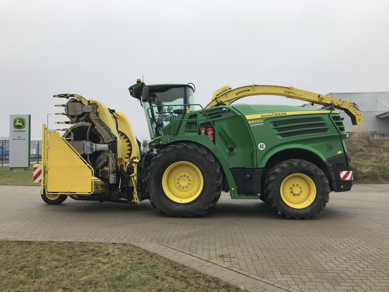 John Deere 8600 - Силажокомбайн: снимка 1 John Deere 8600 - Силажокомбайн: снимка 1