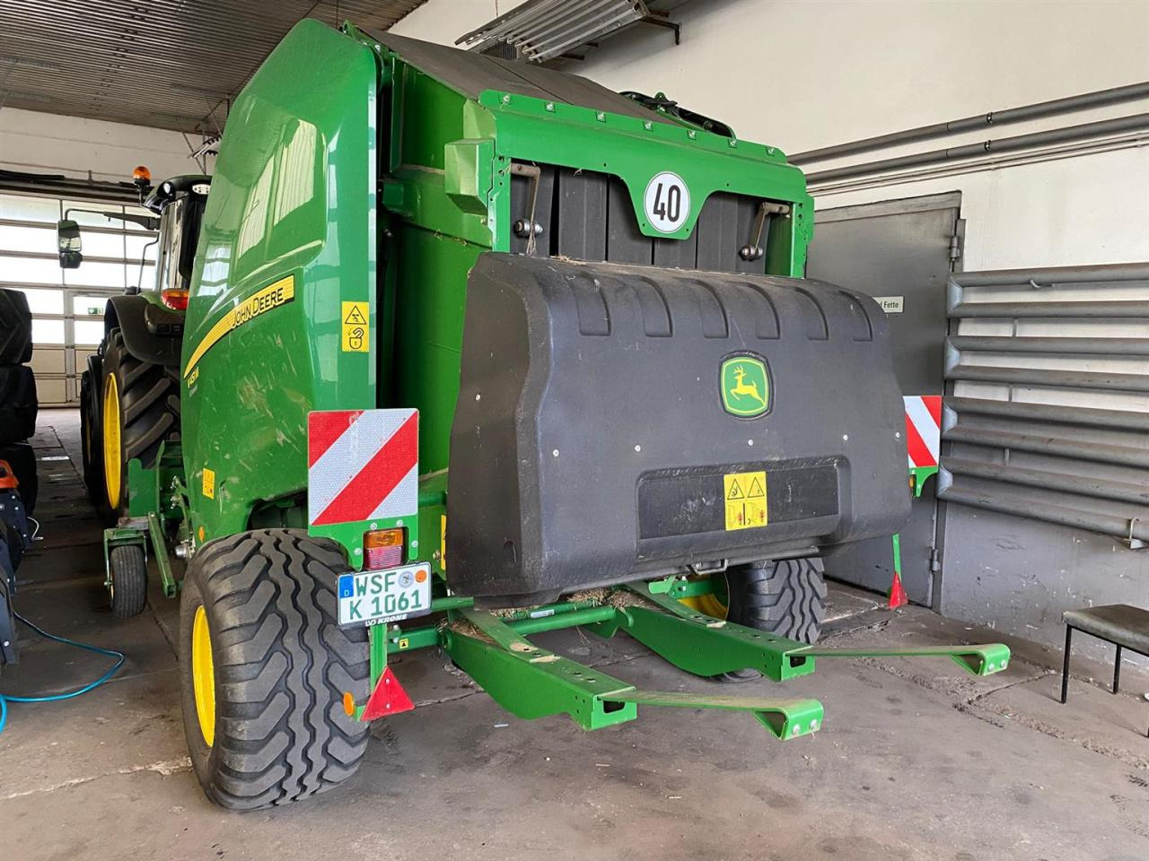 John Deere V451M MaxiCut 13 - Рулонна сламопреса: снимка 4 John Deere V451M MaxiCut 13 - Рулонна сламопреса: снимка 4