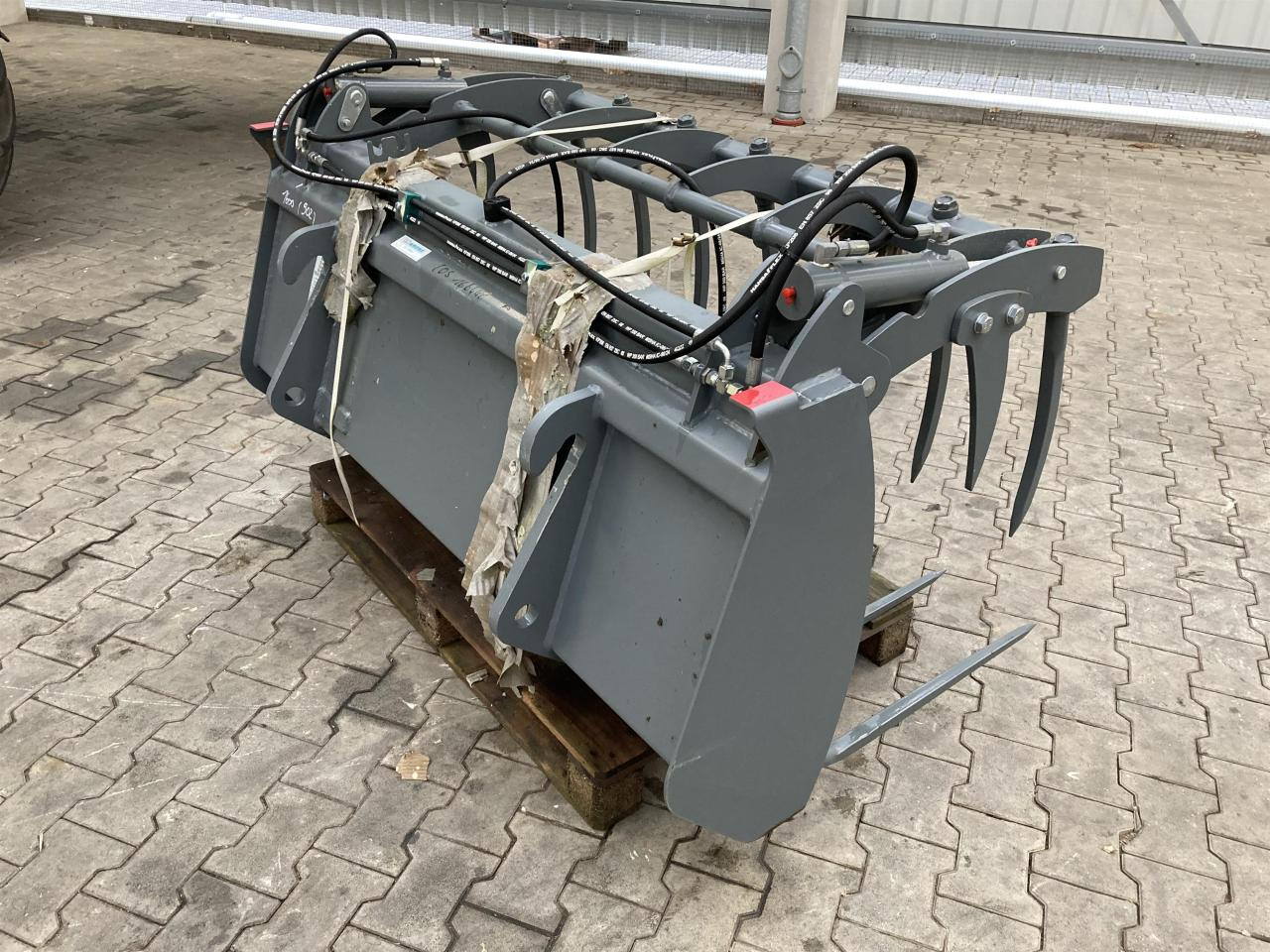 Kramer 1600 mm Vielzweckgabel - Челен товарач за трактор: снимка 2 Kramer 1600 mm Vielzweckgabel - Челен товарач за трактор: снимка 2