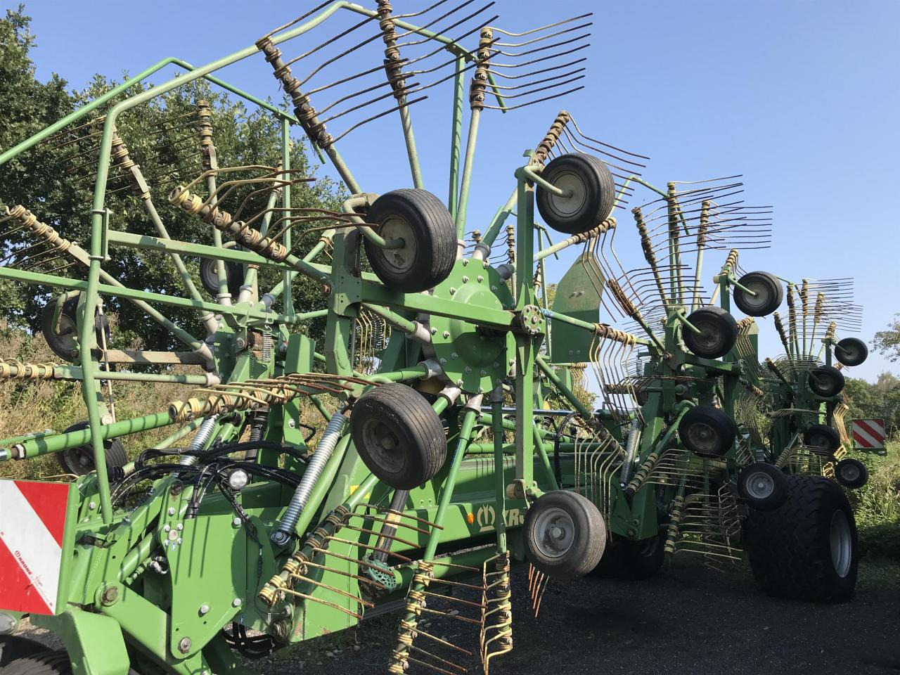 Krone Swadro 2000 - Гребло/ Сенообръщачка: снимка 5 Krone Swadro 2000 - Гребло/ Сенообръщачка: снимка 5