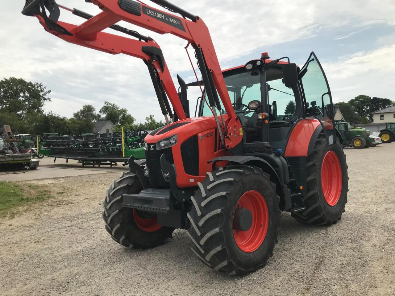 Kubota M7133 - Трактор: снимка 1 Kubota M7133 - Трактор: снимка 1
