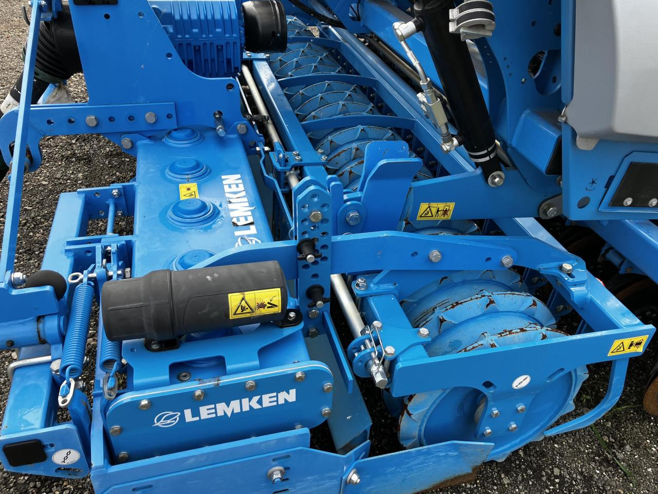 Lemken Saphir 9/300 - Сеялка: снимка 4 Lemken Saphir 9/300 - Сеялка: снимка 4