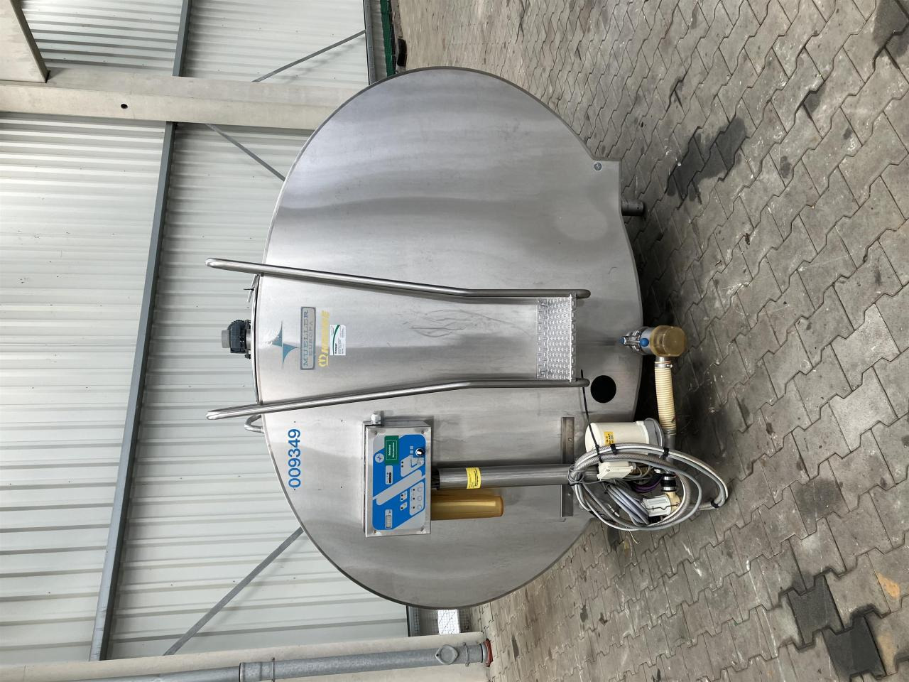 Müller gebr. Milchkühltank, ca. 6.000 Ltr - Доилна техника: снимка 1 Müller gebr. Milchkühltank, ca. 6.000 Ltr - Доилна техника: снимка 1
