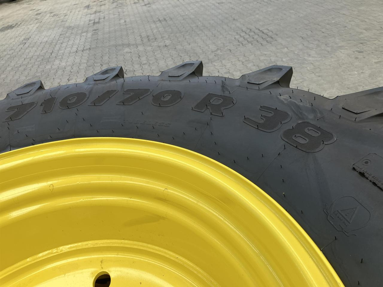 Trelleborg 710/70R38 - Гума за Селскостопанска техника: снимка 2 Trelleborg 710/70R38 - Гума за Селскостопанска техника: снимка 2