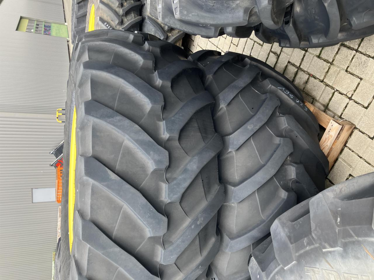 Trelleborg 710/75R42 - Гума за Селскостопанска техника: снимка 1 Trelleborg 710/75R42 - Гума за Селскостопанска техника: снимка 1