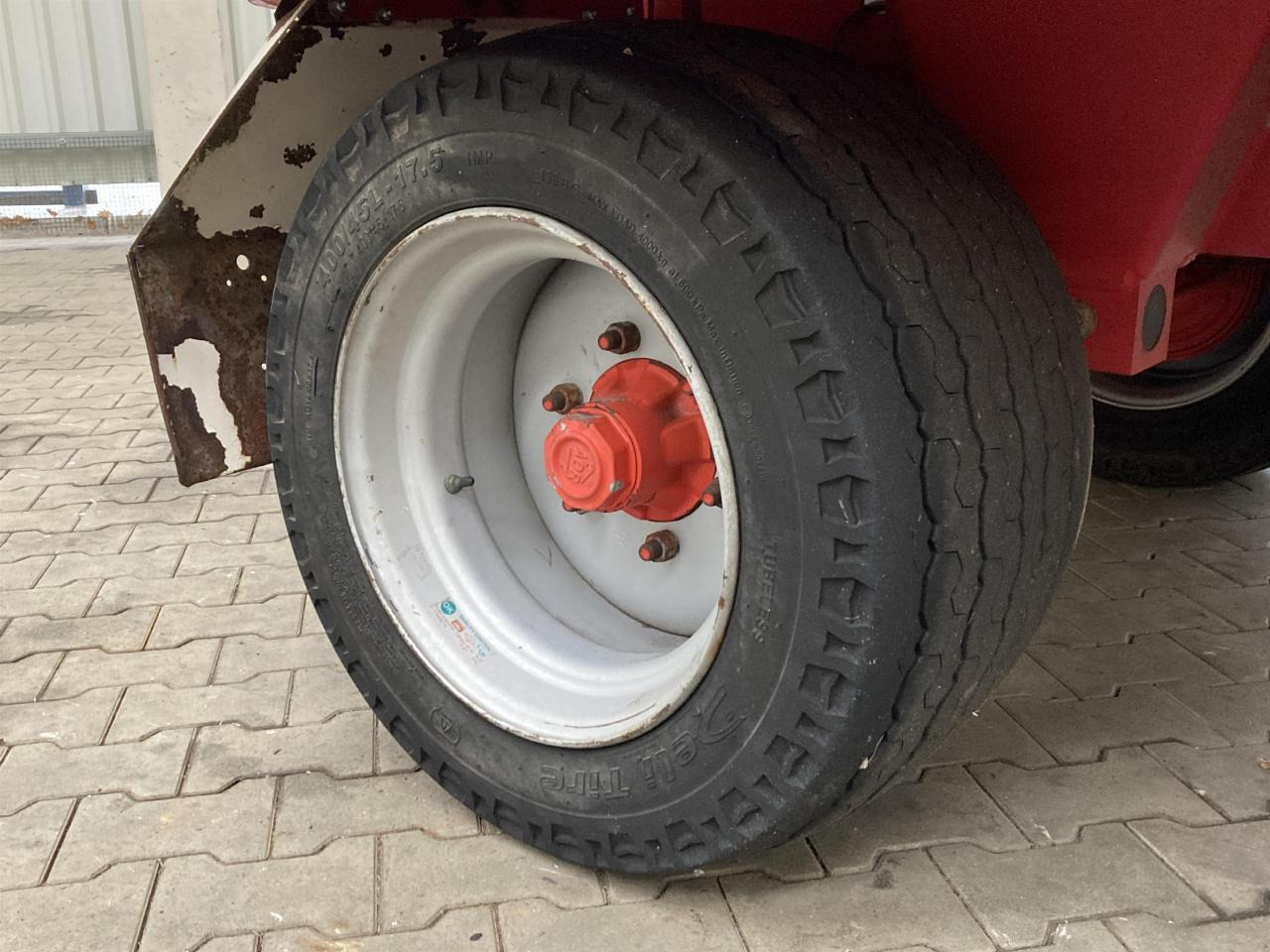 Trioliet Solomix 1 VL 1000 - Миксер-вагон: снимка 4 Trioliet Solomix 1 VL 1000 - Миксер-вагон: снимка 4