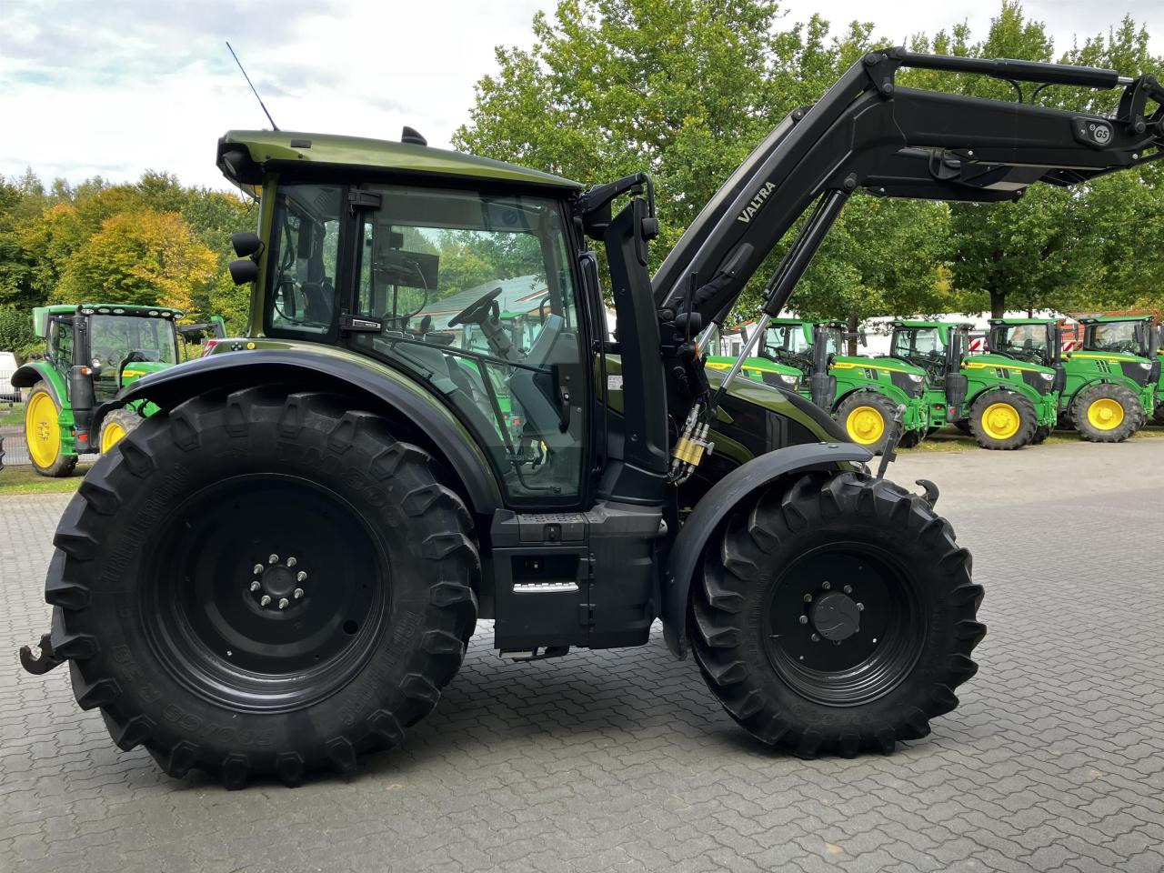 Valtra G125 Unlimited - Трактор: снимка 2 Valtra G125 Unlimited - Трактор: снимка 2