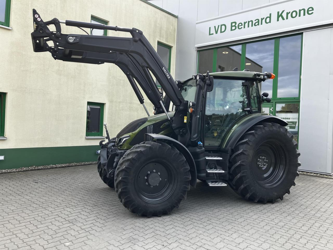 Valtra G125 Unlimited - Трактор: снимка 1 Valtra G125 Unlimited - Трактор: снимка 1