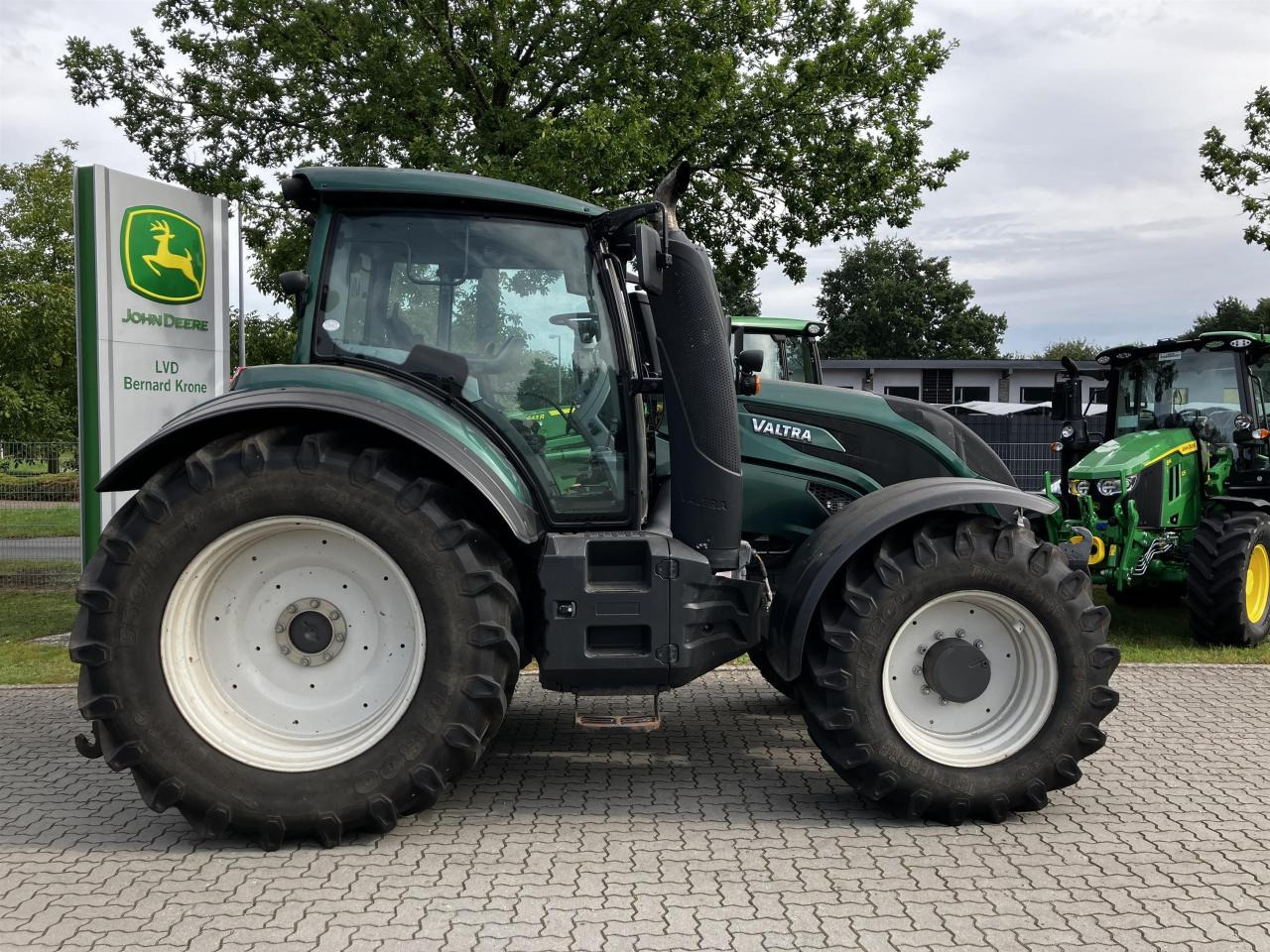 Valtra T174 Versu - Трактор: снимка 2 Valtra T174 Versu - Трактор: снимка 2